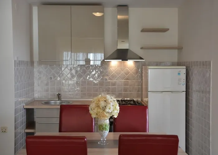 Sea View Pericic アパート