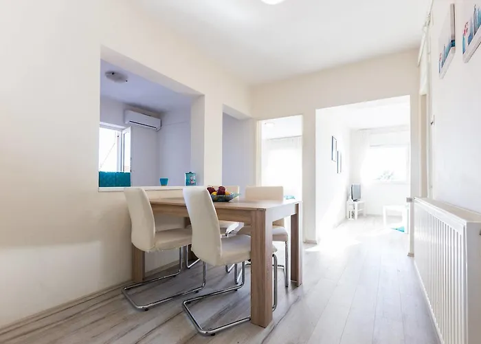 Sea View Pericic アパート *