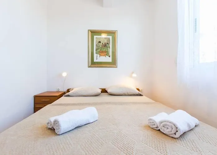 Sea View Pericic アパート