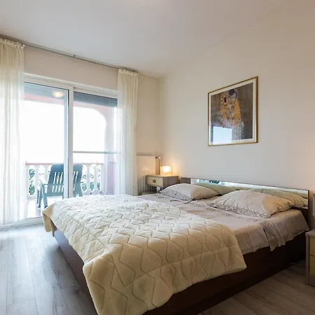 Sea View Pericic شقة Sukošan