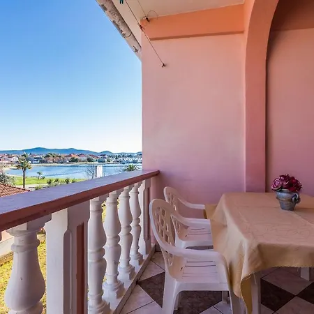 Apartment Sea View Apartments Pericic *