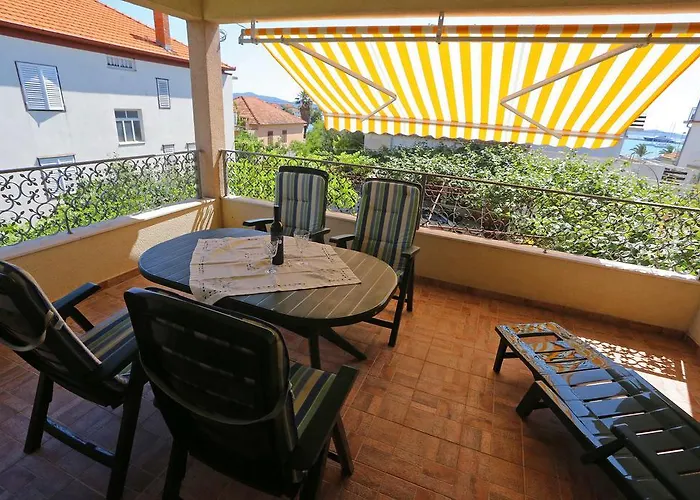 Sea View Pericic شقة