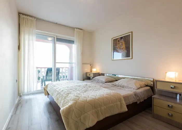 Sea View Pericic شقة Sukošan