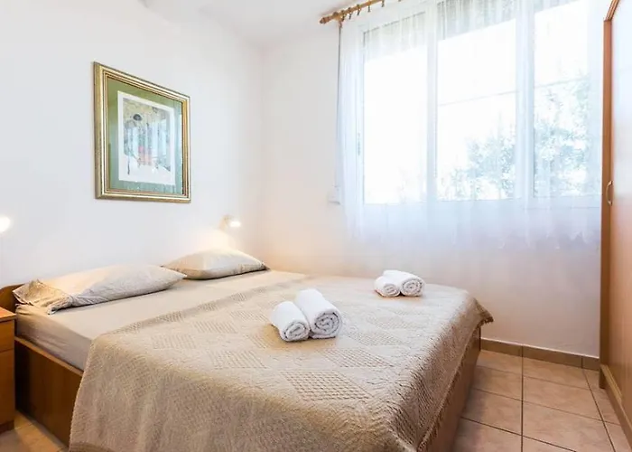 Sea View Pericic شقة Sukošan